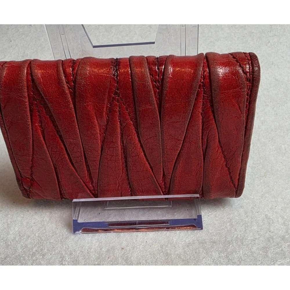Authentic Miu Miu Vintage Matelassé Leather 6-Ring Key Holder